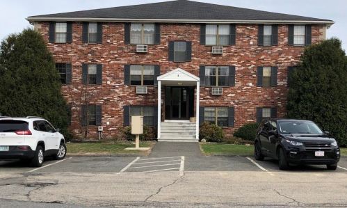 48 Westville Rd, Plaistow NH 03865-2950 exterior