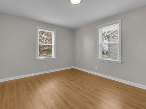 1701 Korando Ave, Saint Louis MO 63114-2425 exterior