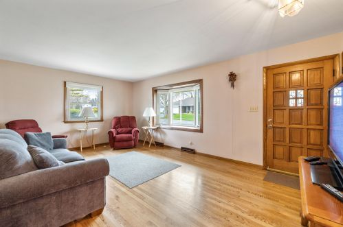 8930 Dogwood St, Milwaukee, WI 53224-4016