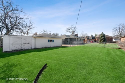 245 Kimbell Ave, Elmhurst IL 60126-1829 exterior