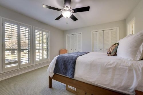 9672 Atherton Dr, Dallas TX 75243-6135 exterior