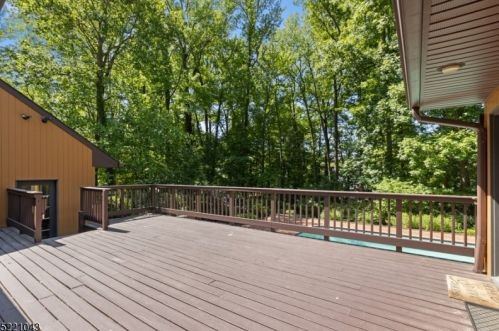 53 Highlander Dr, Scotch Plains NJ 07076-2419 exterior