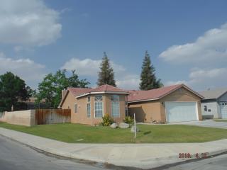 8812 Hoodsport Ave, Bakersfield CA  93312-5588 exterior