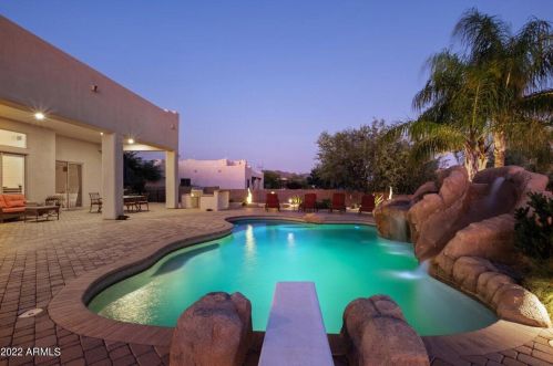 2007 Carriage Dr, Phoenix AZ 85086-8413 exterior