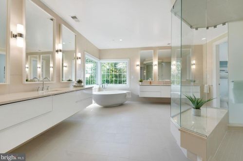 9318 Cranford Dr, Rockville MD 20854-2231 exterior