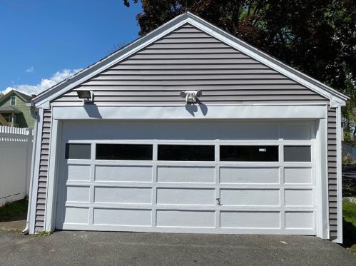 302 Springfield St, Chicopee MA 01013-2834 exterior