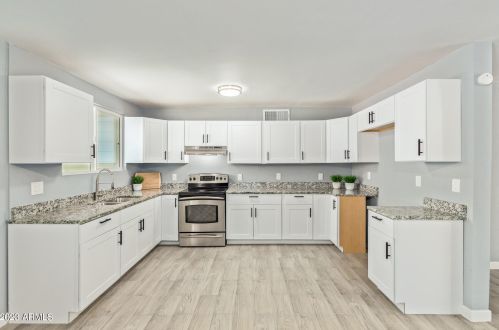 2925 42nd Ave, Phoenix AZ  85019-4323 exterior