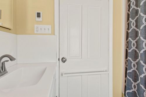 7131 Auburn Ave, Milwaukee WI 53213-3116 exterior