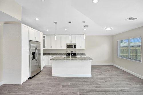 410 12 Ave, Boynton Beach FL 33435-6050 exterior