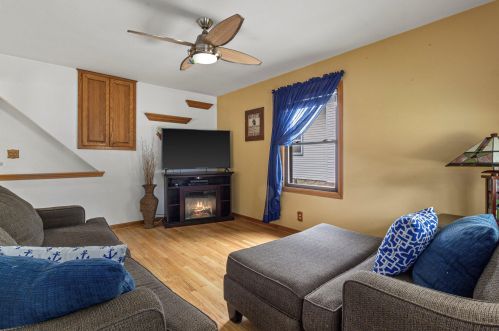 1933 95, Milwaukee WI 53227-1415 exterior