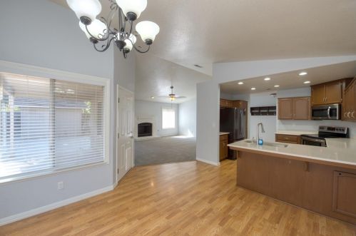 3927 Paula Ct, Turlock CA  95382-8507 exterior