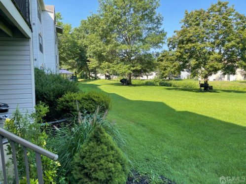 366 Lancaster Ct, Piscataway NJ  08854-6225 exterior