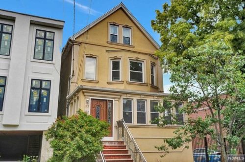 35 Hilliard Ave, Edgewater NJ 07020-1256 exterior