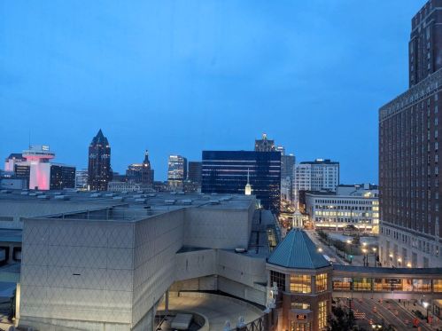 606 Wisconsin Ave, Milwaukee WI 53202-4600 exterior