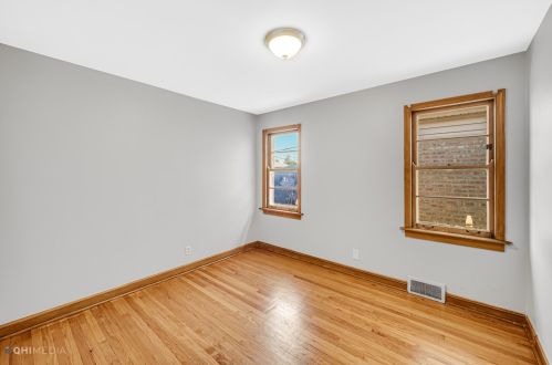 7944 Whipple St, Chicago IL 60655-2215 exterior