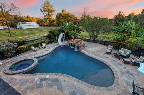 114 Leah Dr, Montgomery TX 77316-6818 exterior