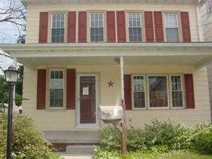 6 Linden Ave, Hanover, PA 17331-2136