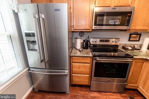 402 Derry Dr, Chester PA 19014-1251 exterior