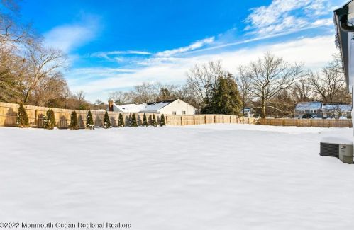 284 Pelican Rd, Middletown NJ 07748-3040 exterior