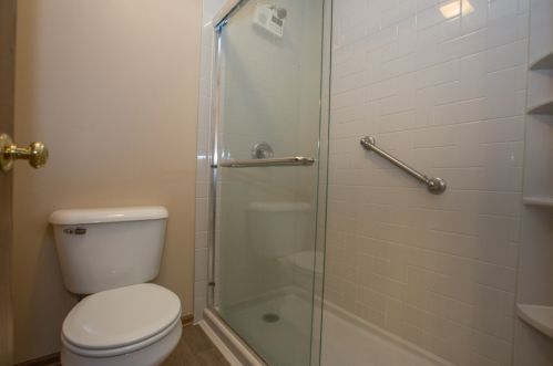 1229 Elder Ln, Waukegan IL 60085-8644 exterior