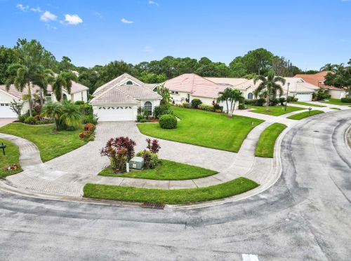 540 New Castle Cv, Fort Pierce FL 34986-3406 exterior