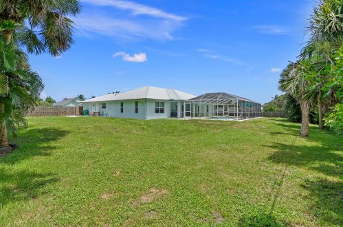 2415 Atlantic Beach Blvd, Fort Pierce FL  34949-1525 exterior