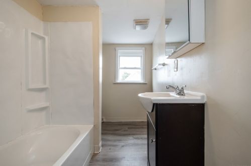 57 Fox St, Worcester MA 01604-4331 exterior