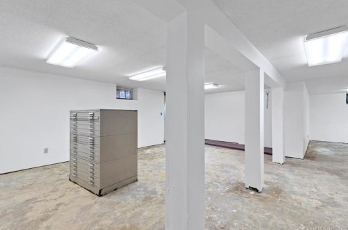 458 Main St, Meriden CT 06451-5090 exterior