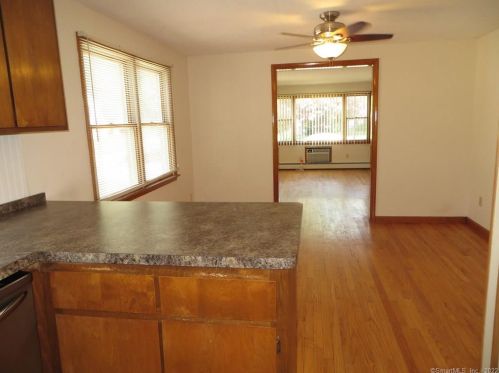 18 Earl St, Manchester CT  06040-4336 exterior