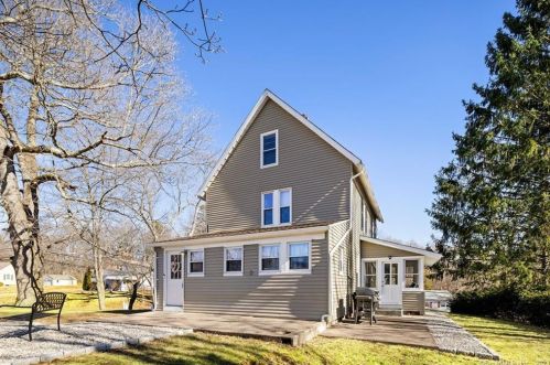 304 Autumn St, Manchester CT  06040-5556 exterior