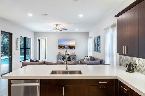 3324 Atlantic Cir, Naples FL 34119-8638 exterior