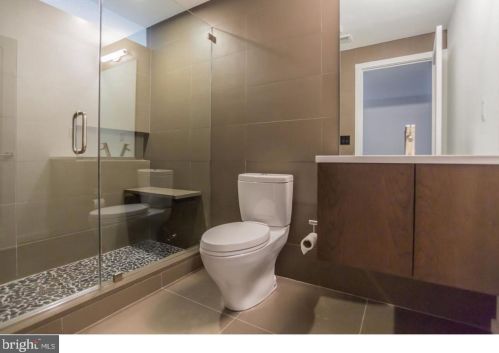 2106 Ellsworth St, Philadelphia PA 19146-2419 exterior