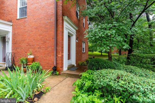 1254 Martha Custis Dr, Alexandria VA 22302-2016 exterior