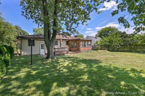 913 Fairfield Ave, Grand Rapids MI 49504-3745 exterior