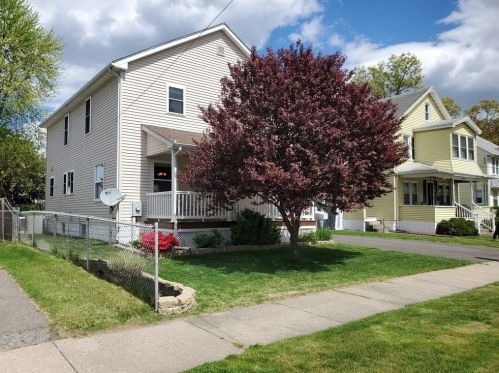 61 Windemere St, Springfield, MA 01104-2226