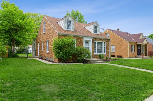 3881 56th St, Milwaukee, WI 53220-2048