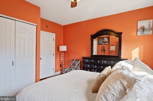 250 Krams Ave, Philadelphia PA 19128-4734 exterior