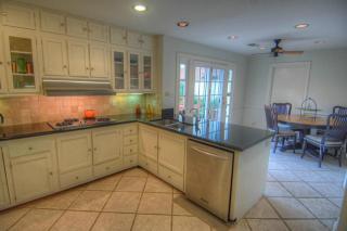 4025 Essex Ln, Houston TX  77027-5115 exterior