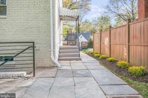 2805 Byron St, Silver Spring MD  20902-2606 exterior