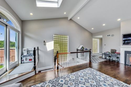 1542 Oakdale Ave, Chicago IL 60657-4024 exterior