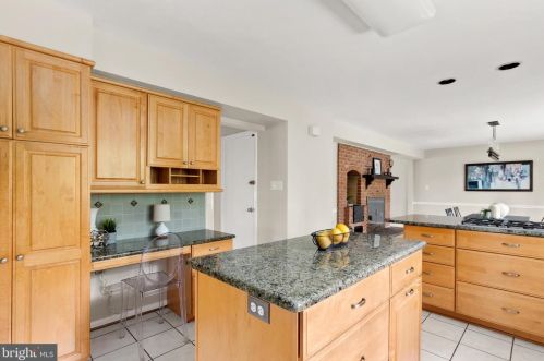 1423 Crestridge Dr, Silver Spring MD 20910-1535 exterior