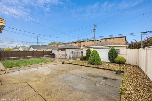 6659 64th St, Chicago IL  60638-4915 exterior