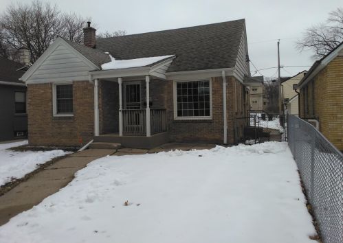 4830 41st St, Milwaukee, WI 53209-5208