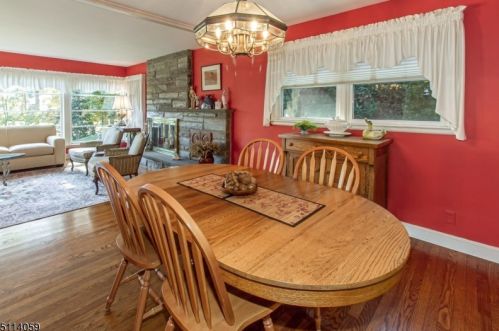 1490 Fox Trl, Mountainside NJ 07092-1301 exterior