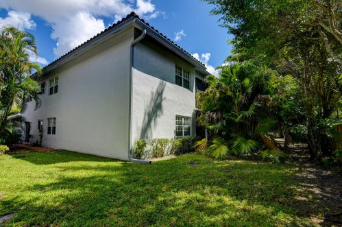 11738 Briarwood Cir, Boynton Beach FL 33437-1911 exterior