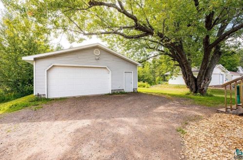 3027 Hutchinson Rd, Duluth MN 55811-2830 exterior