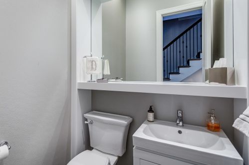 1512 Wieland St, Chicago IL 60610-1233 exterior