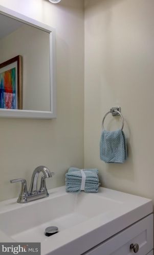 4513 Apple Tree Dr, Alexandria VA  22310-2901 exterior