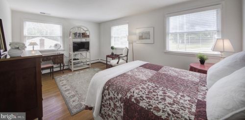 735 Hickory Ln, Berwyn PA 19312-1438 exterior