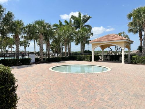 926 Bent Creek Dr, Fort Pierce FL  34947-1330 exterior